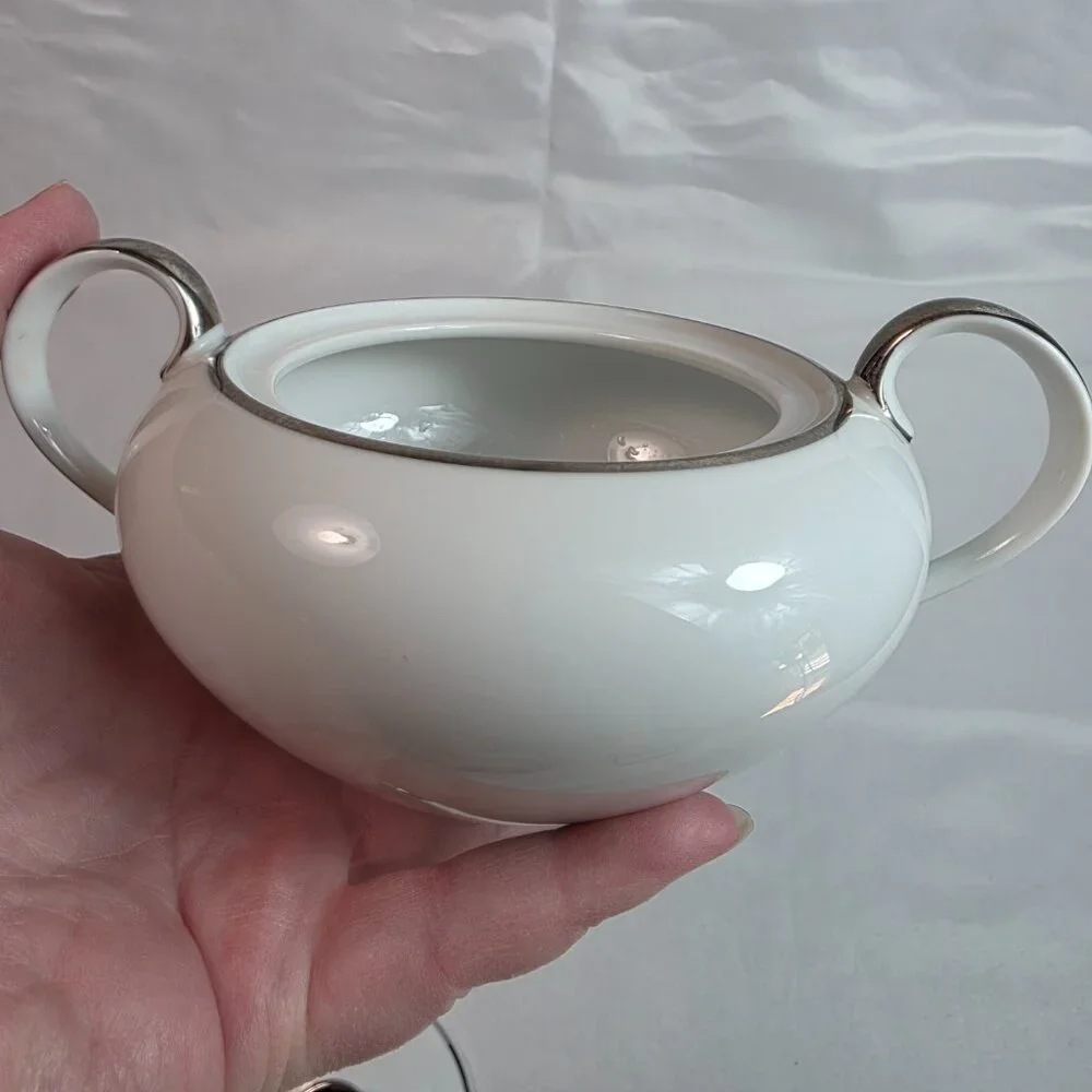 Amcrest Meito Wedding Ring Sugar Bowl & Lid White with Platinum Trim